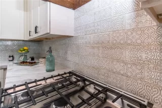 Photo #4: 2078607 Listing