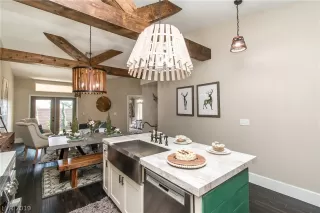 Photo #5: 2078607 Listing