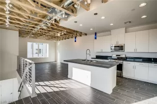 Photo #4: 2078802 Listing 