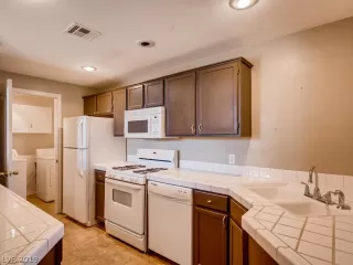 Photo #4: 2078852 Listing 