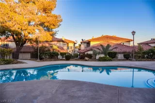 Photo #5: 2078884 Listing