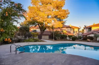 Photo #6: 2078884 Listing