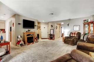 Photo #4: 2078903 Listing