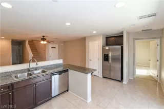 Photo #5: 2078924 Listing