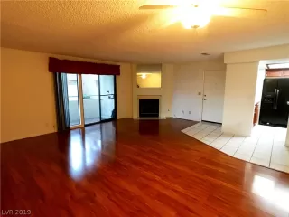 Photo #2: 2078931 Listing 