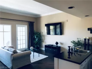 Photo #2: 2078989 Listing 