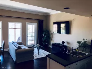 Photo #4: 2078989 Listing 