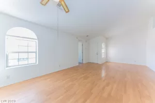 Photo #2: 2079000 Listing