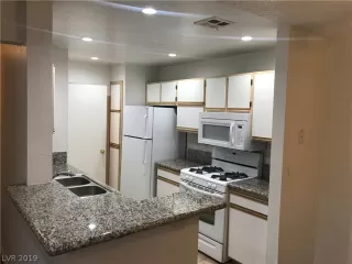 Photo #3: 2079042 Listing