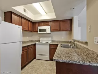 Photo #5: 2079090 Listing