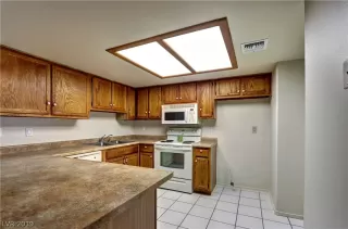 Photo #6: 2079095 Listing 