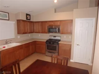 Photo #5: 2079159 Listing 