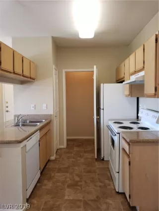 Photo #3: 2079272 Listing