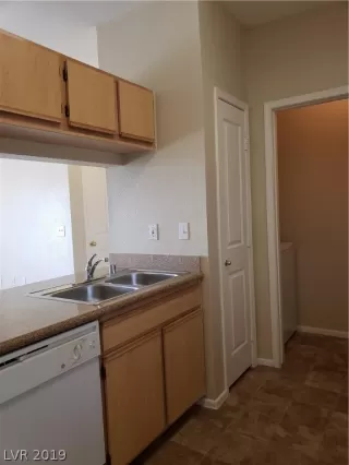 Photo #4: 2079272 Listing