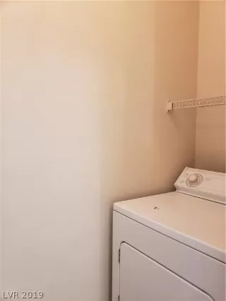 Photo #5: 2079272 Listing