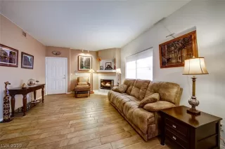 Photo #4: 2079312 Listing