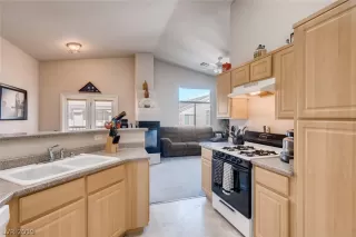 Photo #4: 2079323 Listing