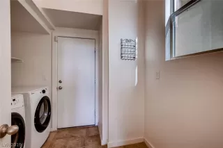 Photo #5: 2079353 Listing 