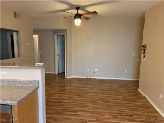 Photo #5: 2079377 Listing