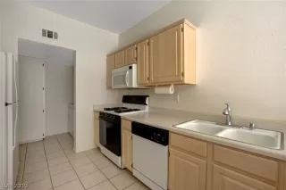 Photo #4: 2079408 Listing 