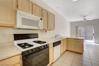 Photo #5: 2079408 Listing 