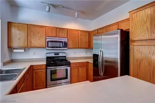 Photo #5: 2079490 Listing
