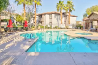 Photo #6: 2079501 Listing