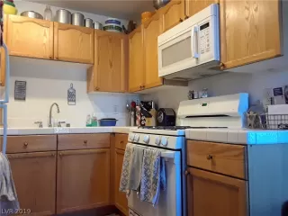 Photo #5: 2079521 Listing