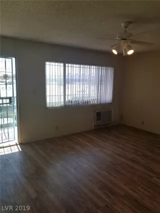 Photo #6: 2079552 Listing 