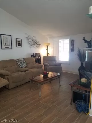 Photo #4: 2079563 Listing