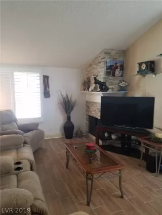 Photo #5: 2079563 Listing