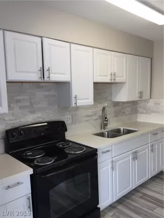 Photo #4: 2079622 Listing 