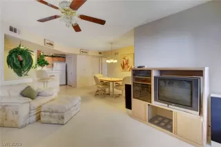 Photo #5: 2079701 Listing