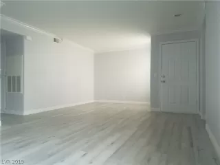 Photo #4: 2079727 Listing