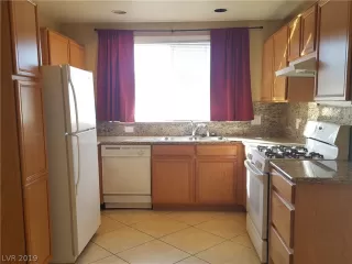 Photo #5: 2079807 Listing