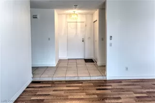 Photo #3: 2079817 Listing 