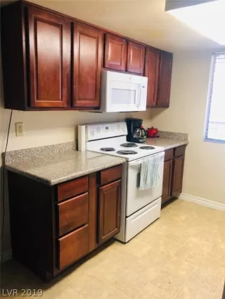 Photo #6: 2079855 Listing