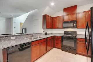 Photo #2: 2079900 Listing