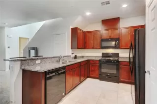 Photo #3: 2079900 Listing