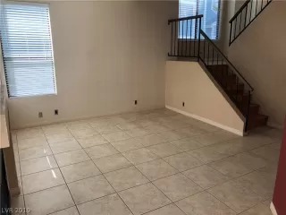 Photo #5: 2079936 Listing 