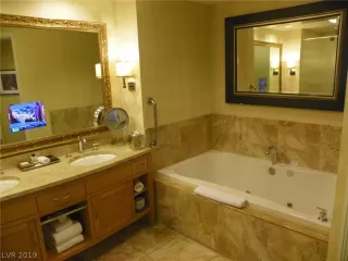 Photo #6: 2079958 Listing