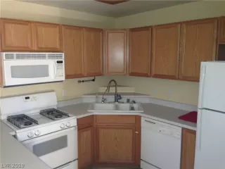 Photo #6: 2079976 Listing 