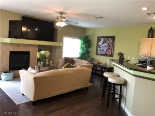 Photo #2: 2080061 Listing 