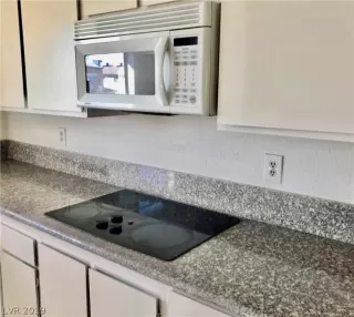 Photo #3: 2080066 Listing 