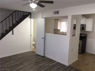 Photo #6: 2080157 Listing 