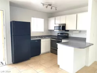 Photo #3: 2080211 Listing