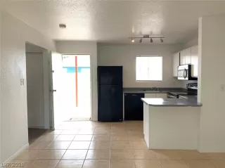 Photo #4: 2080211 Listing