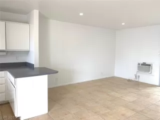 Photo #6: 2080211 Listing