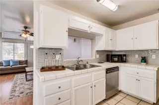 Photo #6: 2080213 Listing 