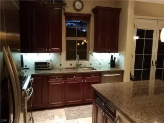 Photo #4: 2080244 Listing 